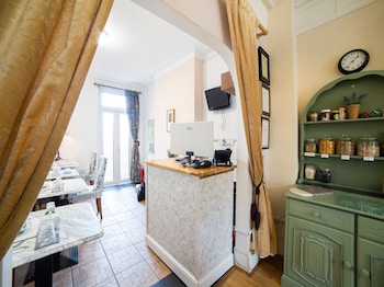 oyo lina guest house