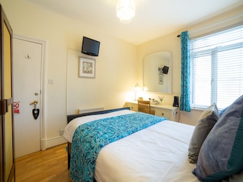 oyo lina guest house