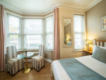 oyo lina guest house