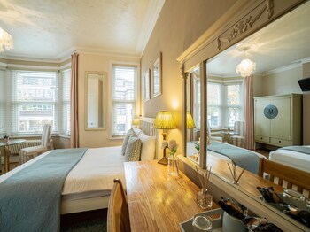 oyo lina guest house