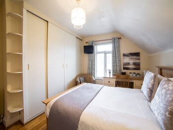oyo lina guest house