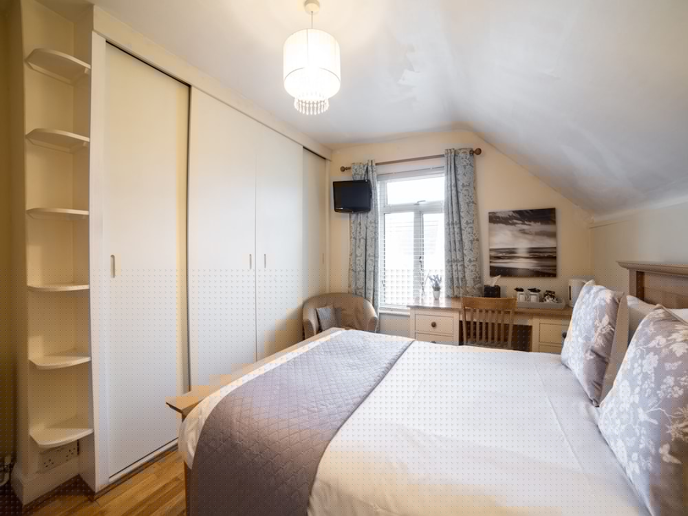 oyo lina guest house