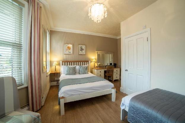 oyo lina guest house