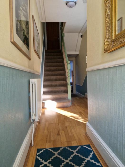 oyo lina guest house