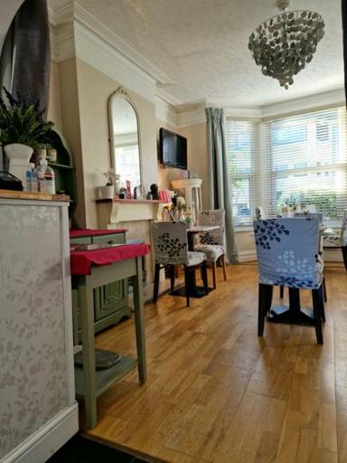 oyo lina guest house