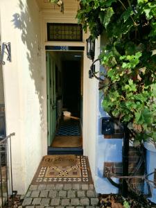 oyo lina guest house