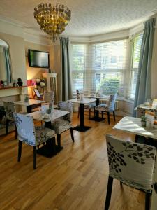 oyo lina guest house