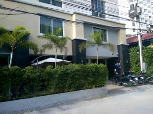 by dee jomtien sha