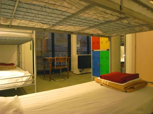 hostel colours