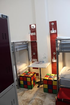 hostel colours