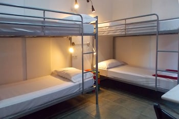 hostel colours