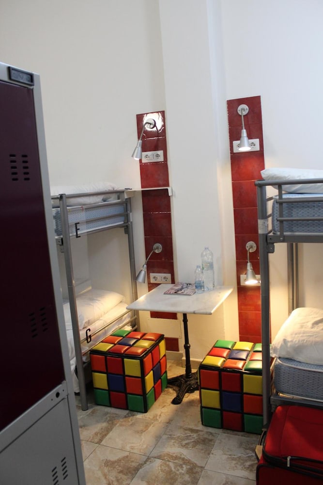 hostel colours