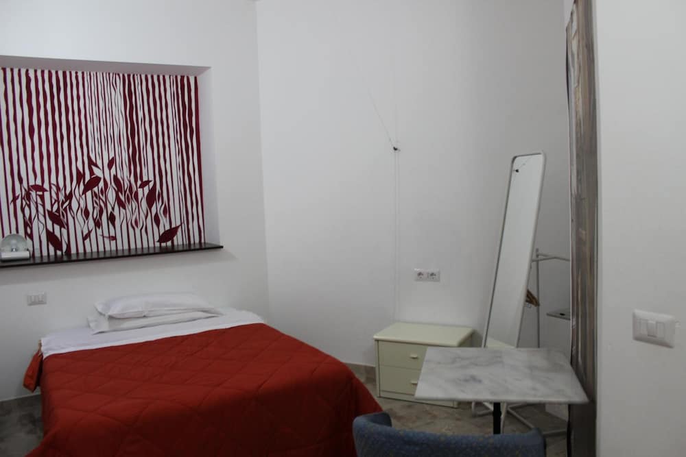 hostel colours