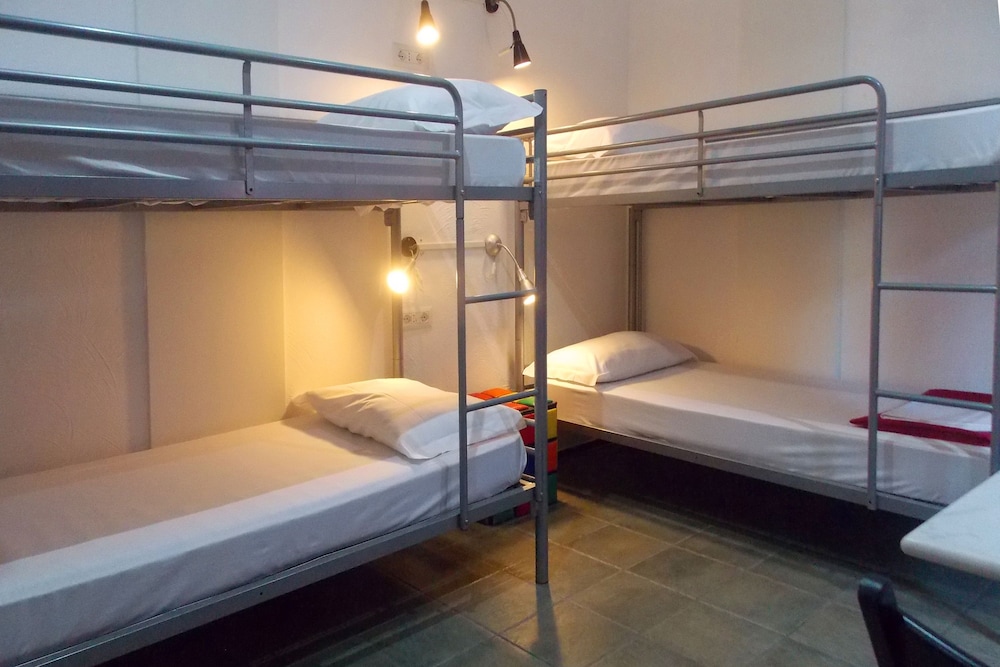 hostel colours