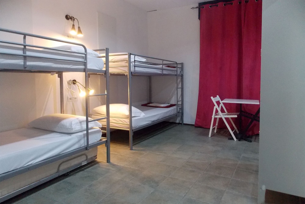 hostel colours