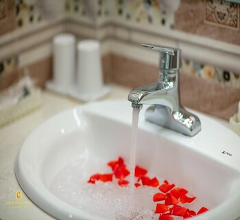 nhan hoa hotel