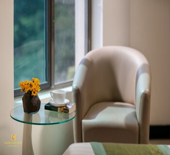nhan hoa hotel