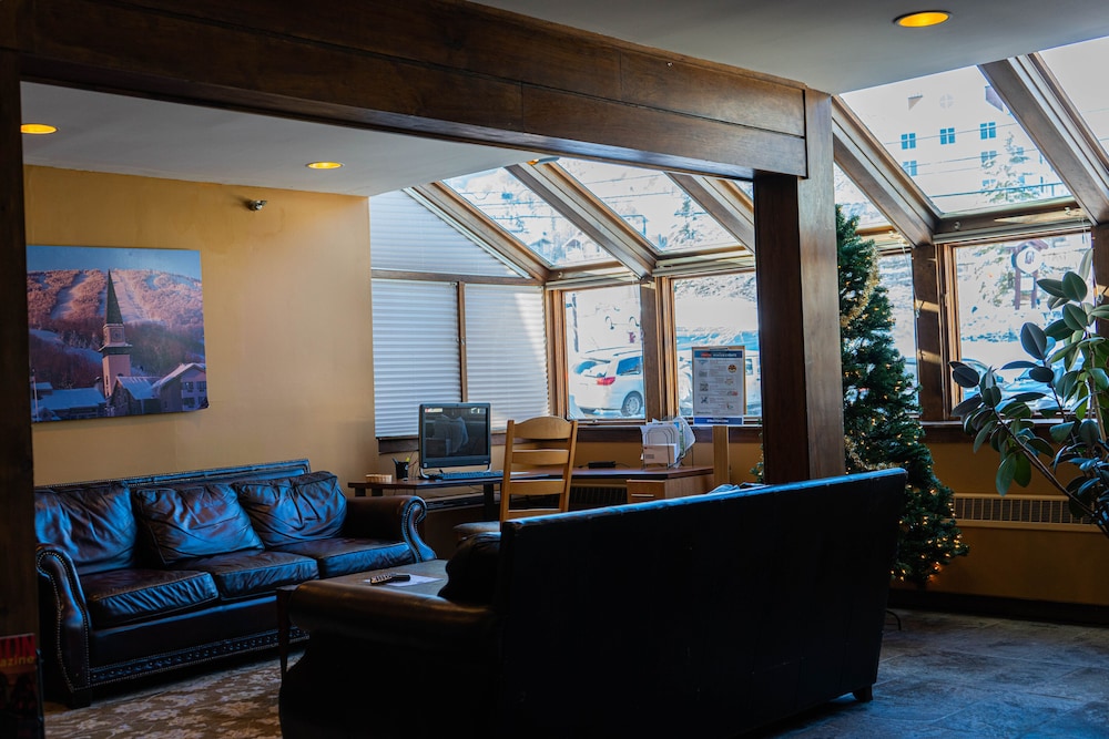 the black bear lodge at stratton mountain resort