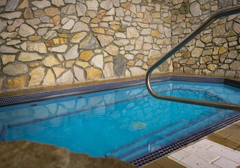the black bear lodge at stratton mountain resort