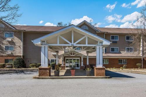 sleep inn and suites columbus next to fort moore