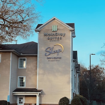 sleep inn and suites columbus next to fort moore