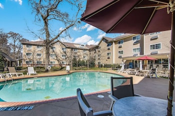 sleep inn and suites columbus next to fort moore