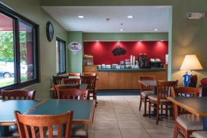 Super 8 By Wyndham Elgin,Cook County>>Chicago,2 star