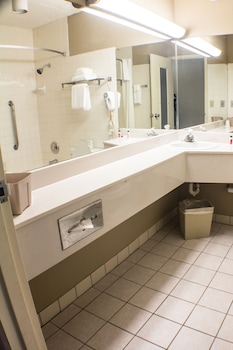 super 8 by wyndham erie i 90