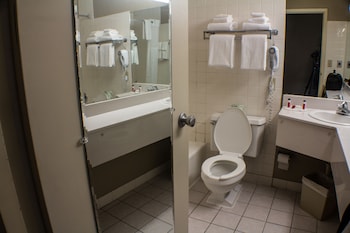 super 8 by wyndham erie i 90