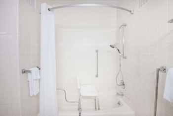 super 8 by wyndham erie i 90