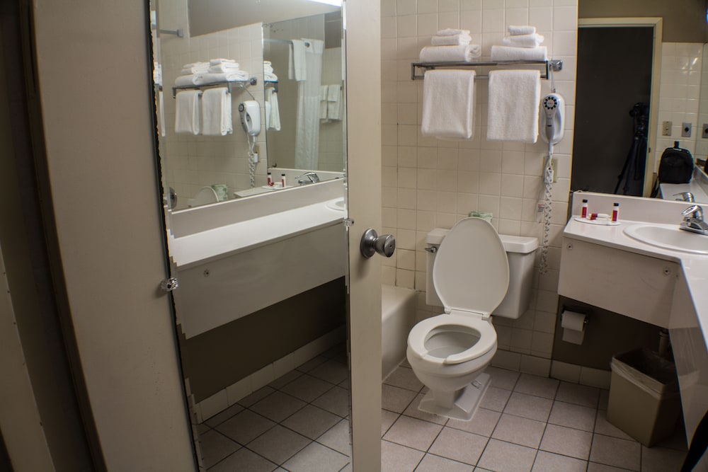 super 8 by wyndham erie i 90