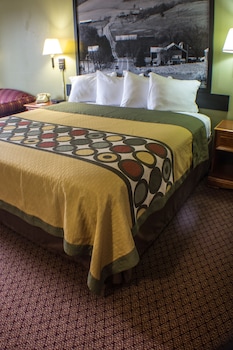 super 8 by wyndham erie i 90