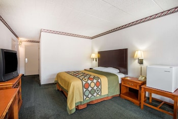 super 8 by wyndham erie i 90