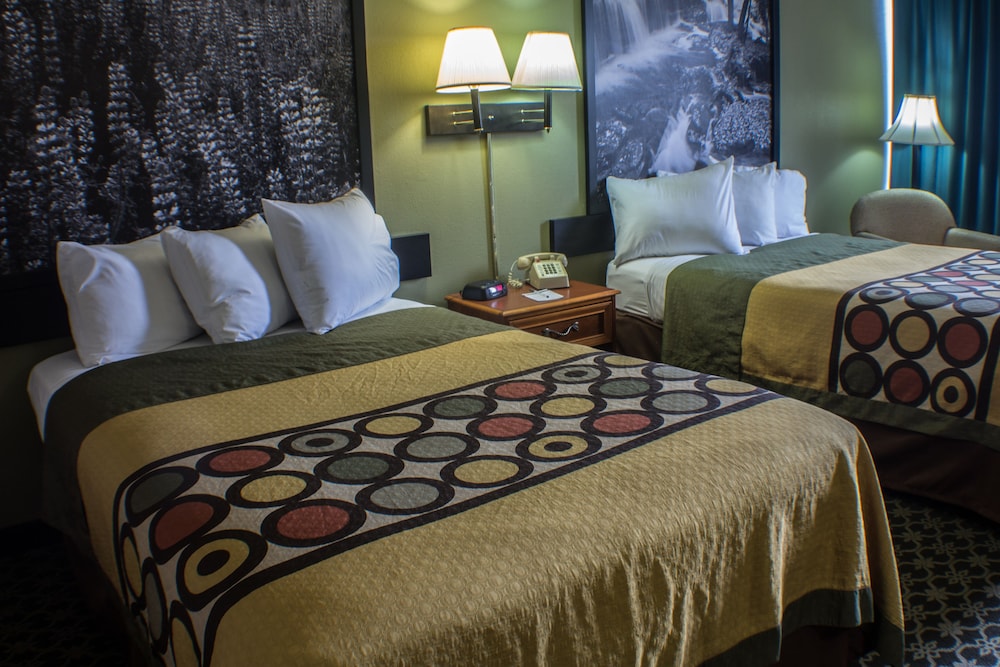 super 8 by wyndham erie i 90