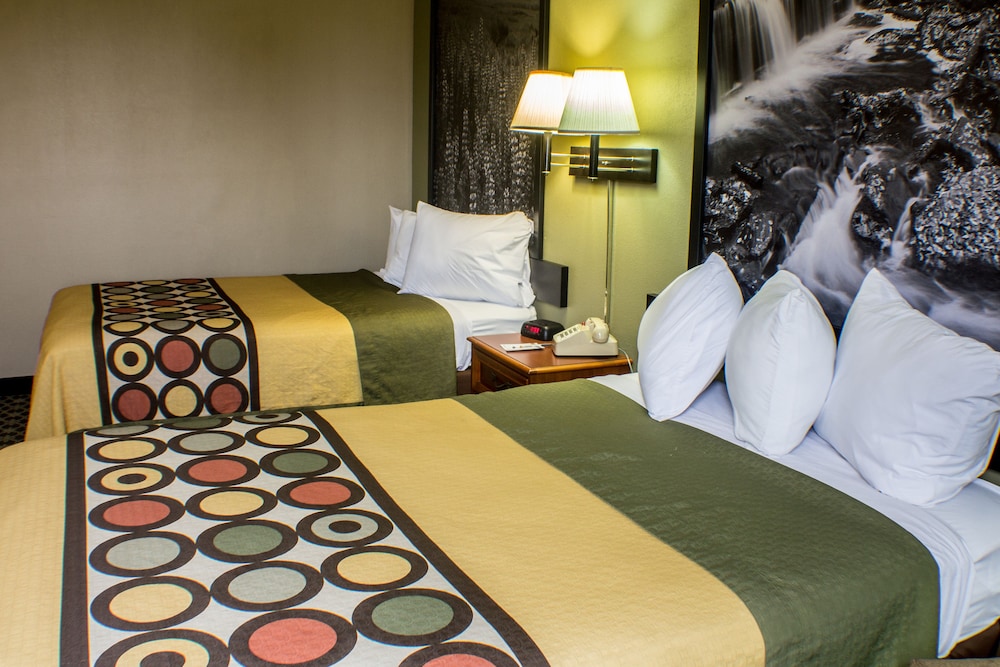 super 8 by wyndham erie i 90