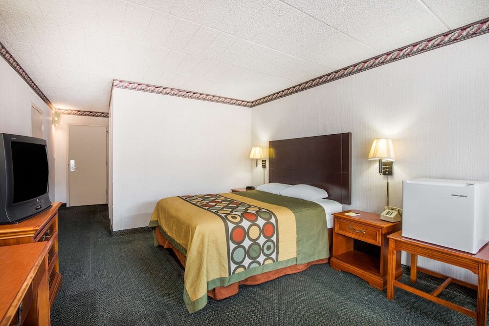 super 8 by wyndham erie i 90