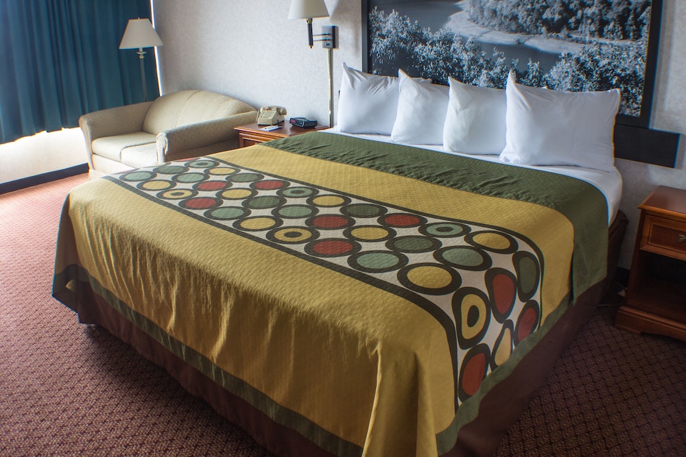 super 8 by wyndham erie i 90