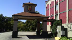 super 8 by wyndham erie i 90