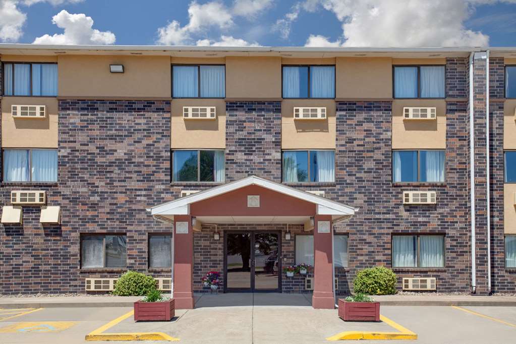 super 8 by wyndham evansville east