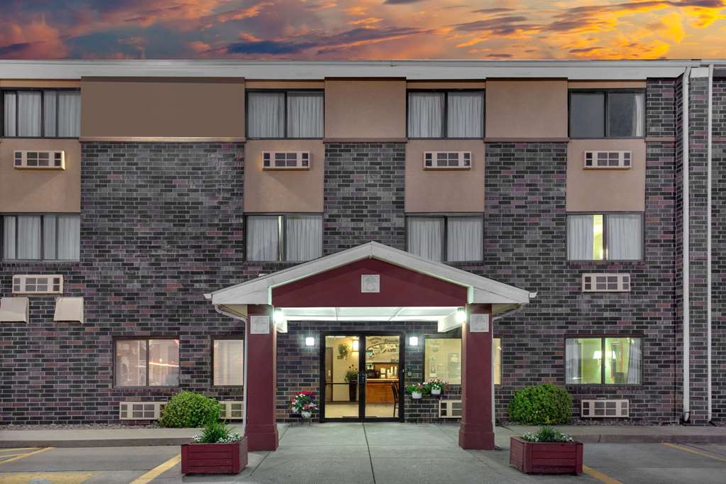 super 8 by wyndham evansville east