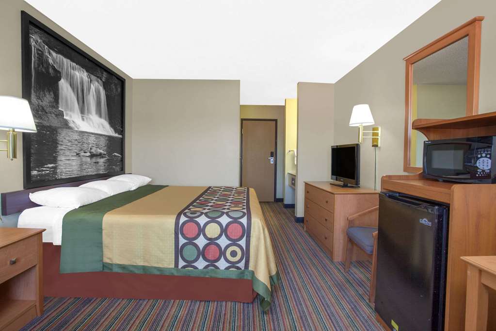 super 8 by wyndham evansville east