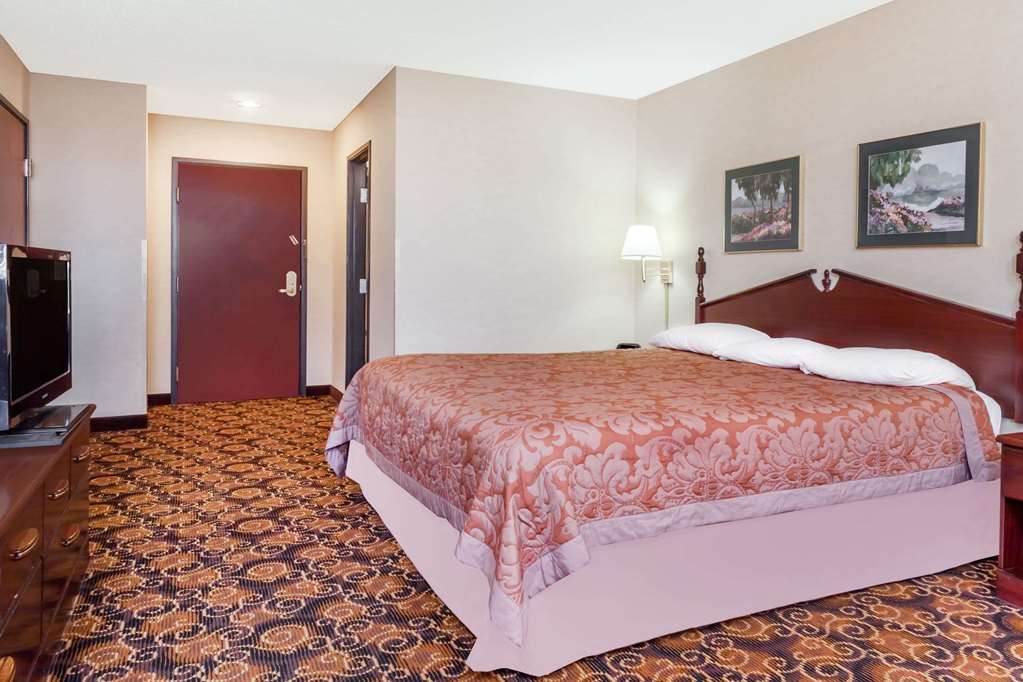 super 8 by wyndham evansville north