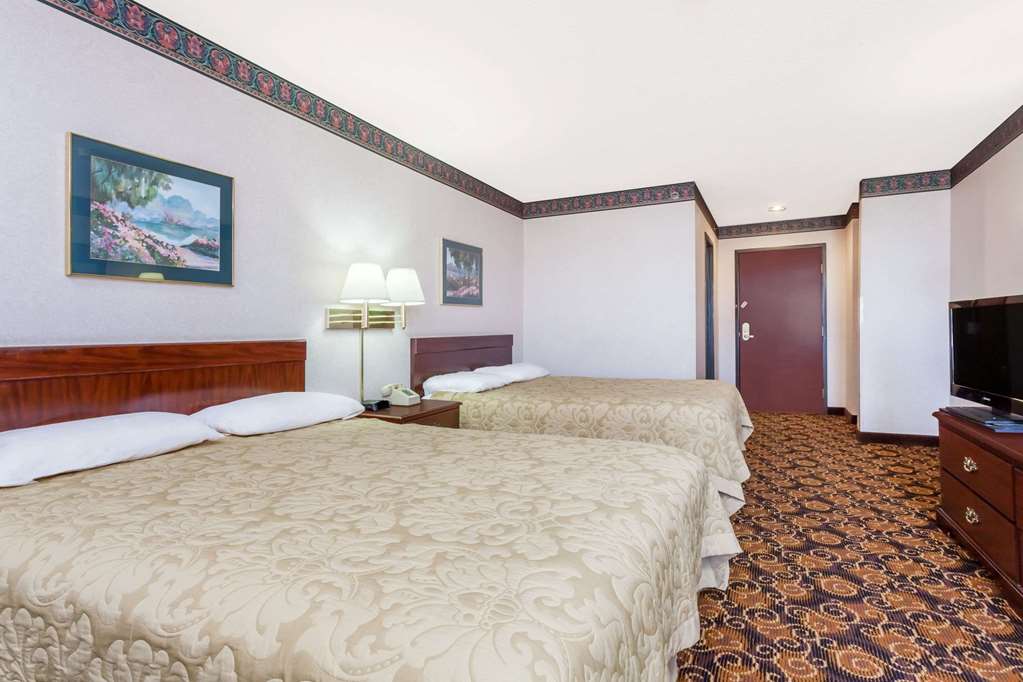 super 8 by wyndham evansville north