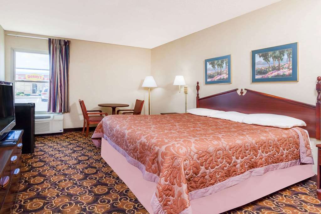 super 8 by wyndham evansville north