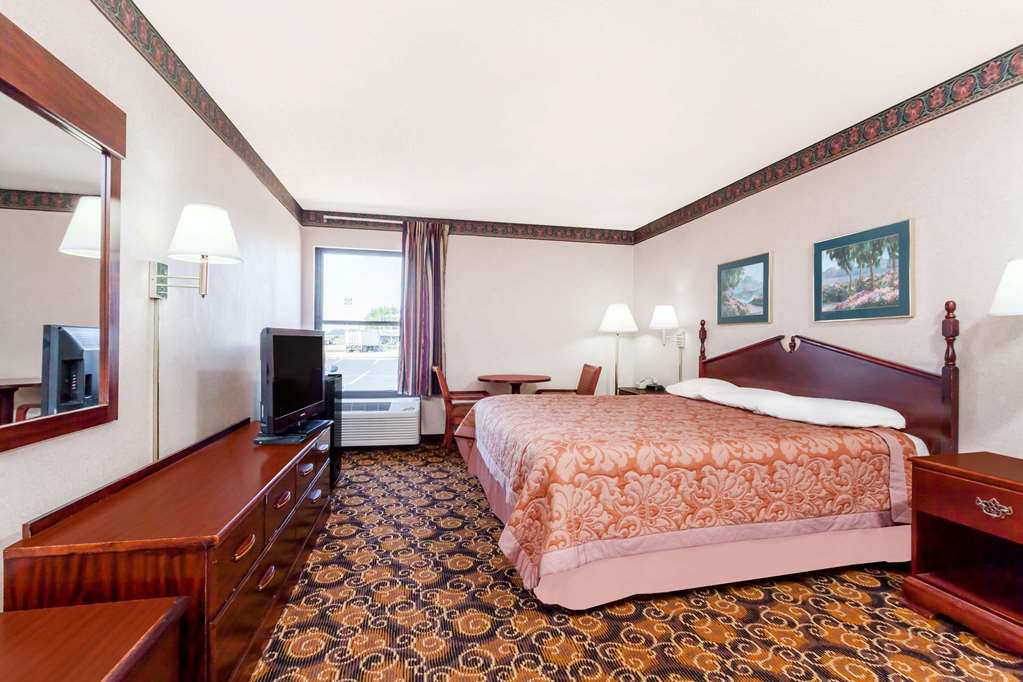 super 8 by wyndham evansville north