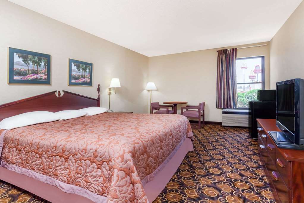 super 8 by wyndham evansville north