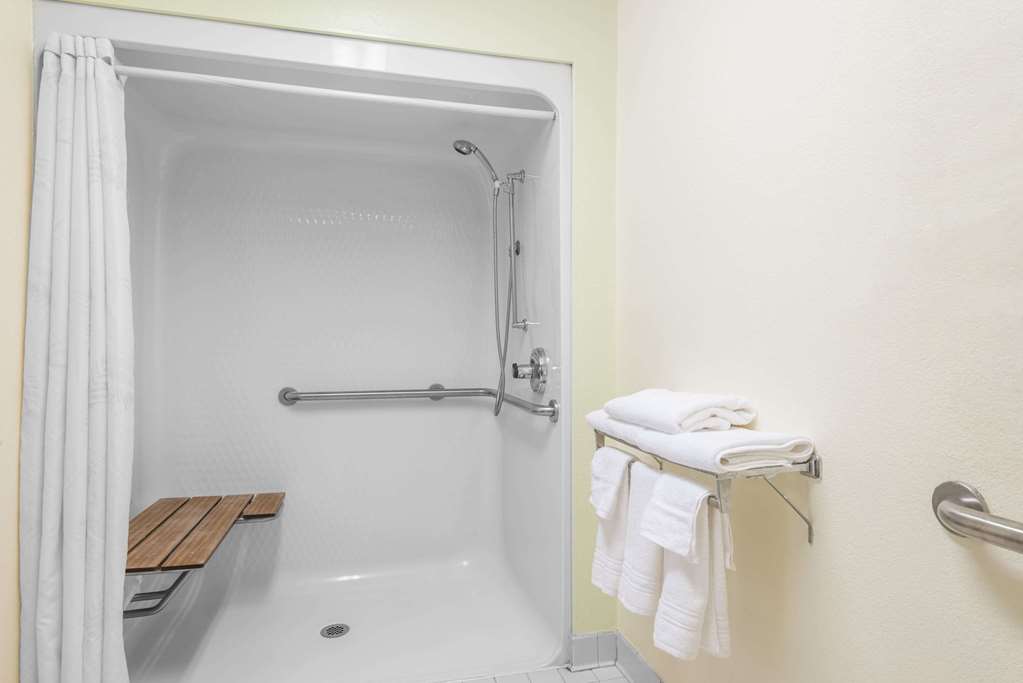 super 8 by wyndham fayetteville