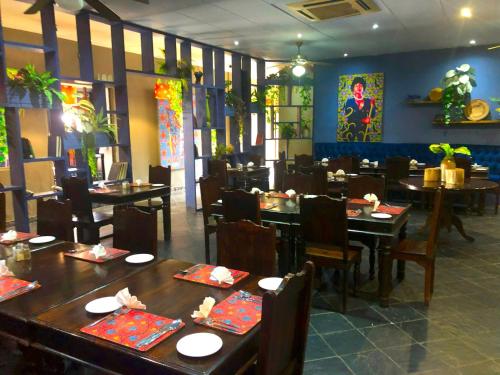 elephant springs hotel