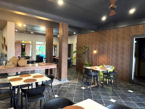 elephant springs hotel