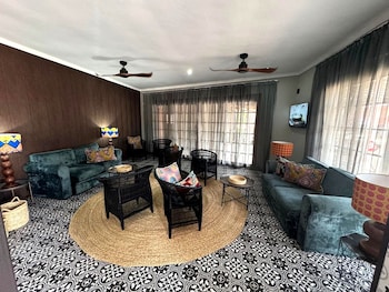 elephant springs hotel